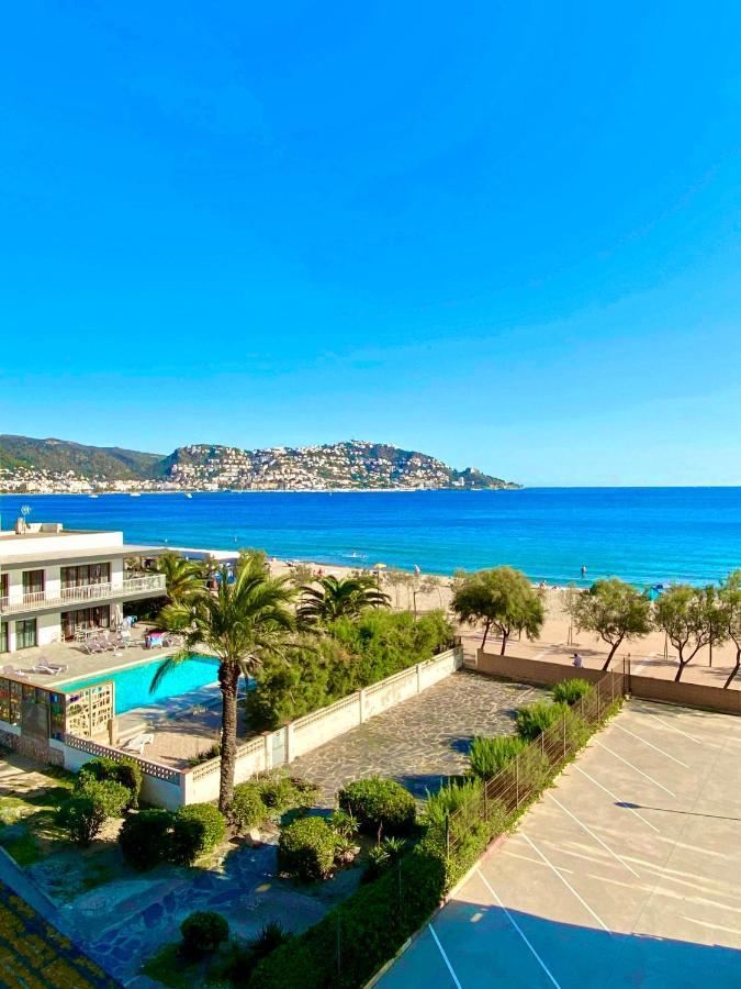 Studio Roses Beach Apartment