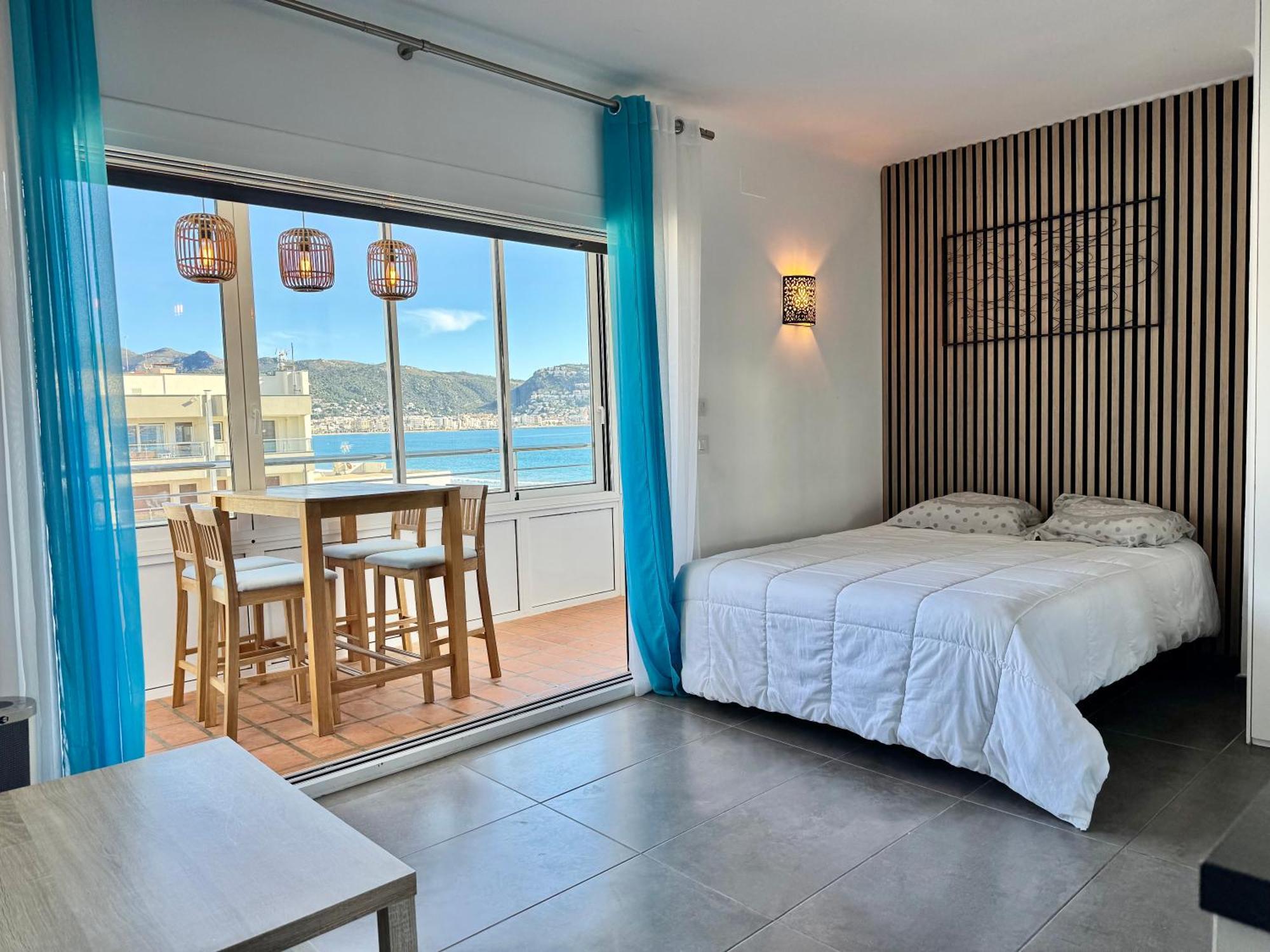 Studio Roses Beach Apartment *